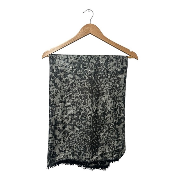 Jessica Mcclintock Scarf Metallic Black Silver Animal Print Fringe Edges - Picture 1 of 4